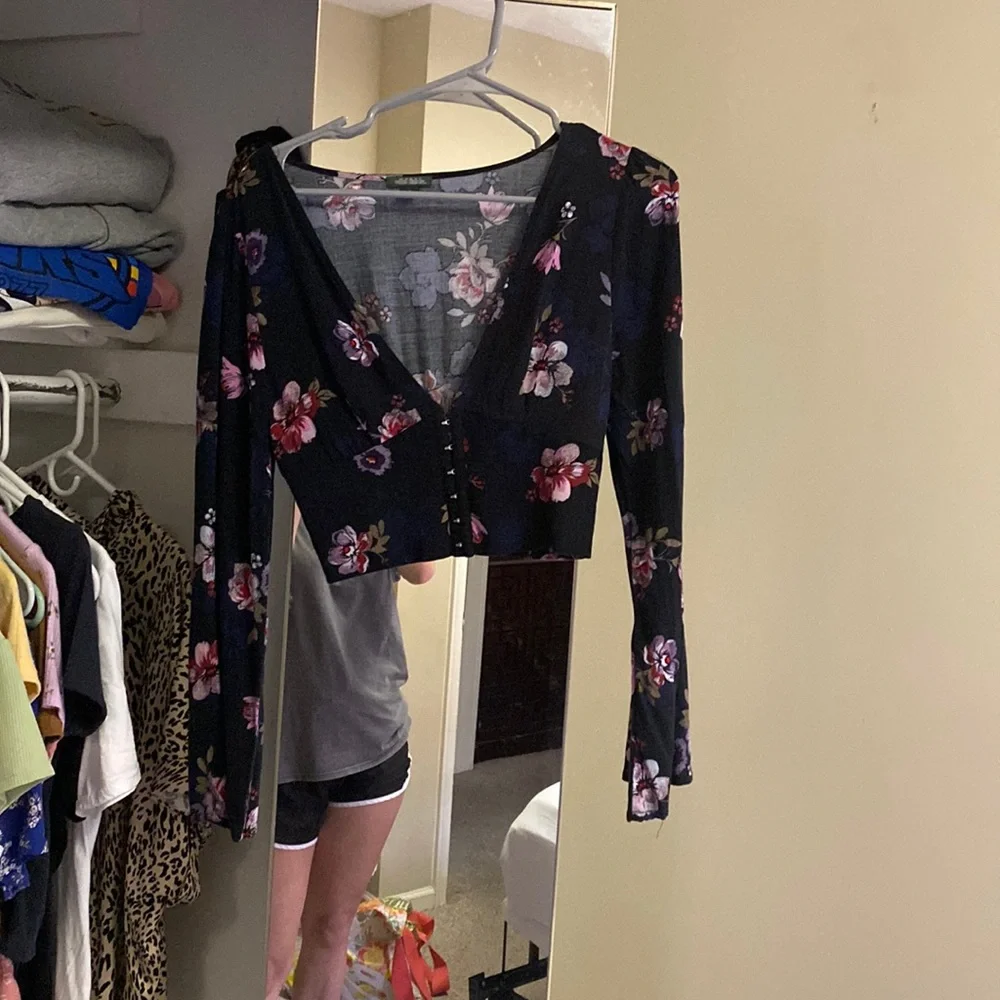 Cropped long sleeve - Picture 2 of 2